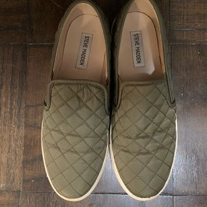 Steve Madden Green Quilted Slides Size 9
